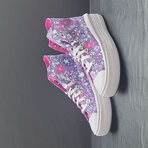 Converse High Top Brand new sizejunior6=sizewomen's8.0.